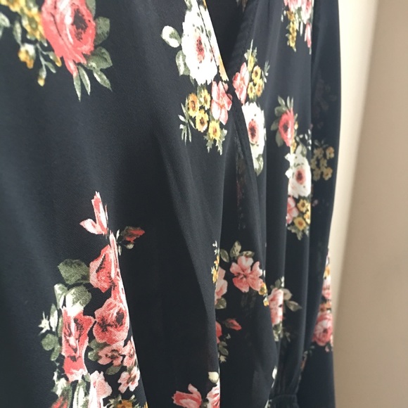 NWOT Floral Surplice Romper! - Picture 3 of 4